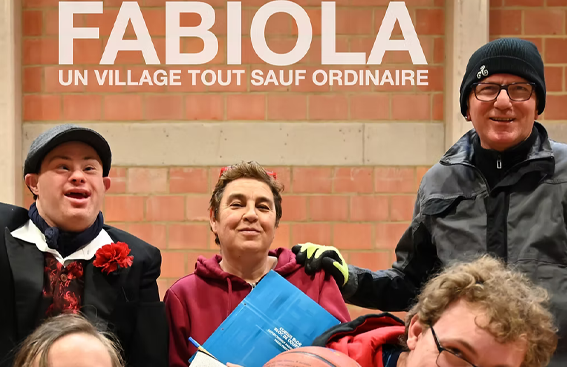 Affiche du film "Fabiola, un village tout sauf ordinaire"